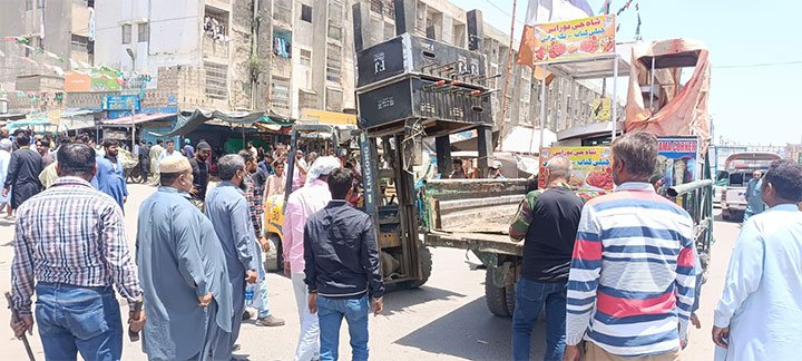 سپریم کورٹ کے حکم پر یونیورسٹی روڈ پر قائم تجاوزات کے خِلاف بھر پور کاروائی 1 1 315