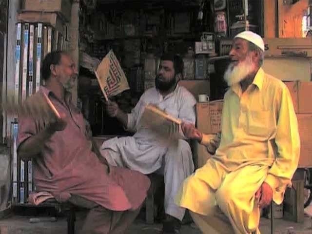 کراچی میں شدید گرمی کے دوران 12، 12 گھنٹے لوڈشیڈنگ، شہری بلبلا اٹھے 1 1 121