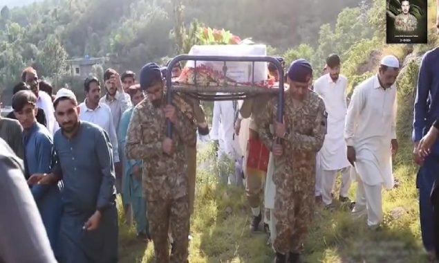 کرم میں شہید 5 جوان مکمل فوجی اعزاز کے ساتھ آبائی علاقوں میں سپرد خاک 1 1 16