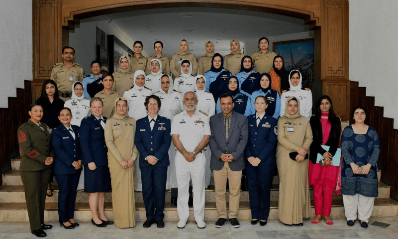 امریکا میں فوجی تربیت حاصل کرنے والی پاکستانی خواتین کی تعداد میں دوگنا اضافہ، رپورٹ 1 2310092288c4832