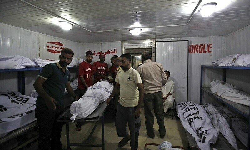 کراچی: 9 گھنٹوں میں پراسرار طور پر 10 افراد کی لاشیں ملنے کا انکشاف 1 3 5