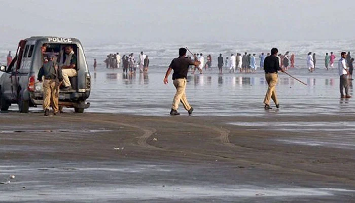 کراچی: سمندر میں نہانے پر 2 ماہ کیلئے پابندی عائد 1 368746 9720736 updates