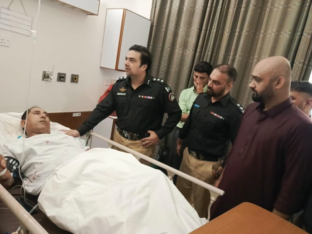 گلبرگ میں پیٹرول پمپ مینیجر اور ڈرائیور فائرنگ سے زخمی، 90 لاکھ روپے محفوظ 1 59780213 8977 416c b08f e09e3cac72b9