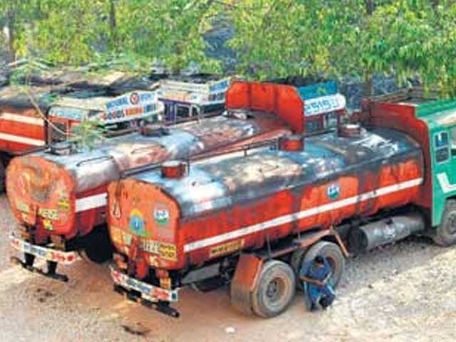 نادرن بائی پاس پر بڑی کارروائی: 15 ملین روپے کا ایرانی تیل برآمد 1 2663695 IRANIDIESELWEB 1720341402 764 640x480 1