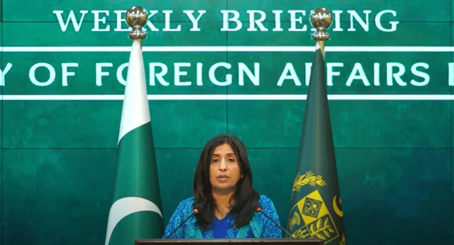 پاکستانی سفارتخانہ شام میں پاکستانیوں کی محفوظ واپسی یقینی بنانے میں سرگرم 1 2 3