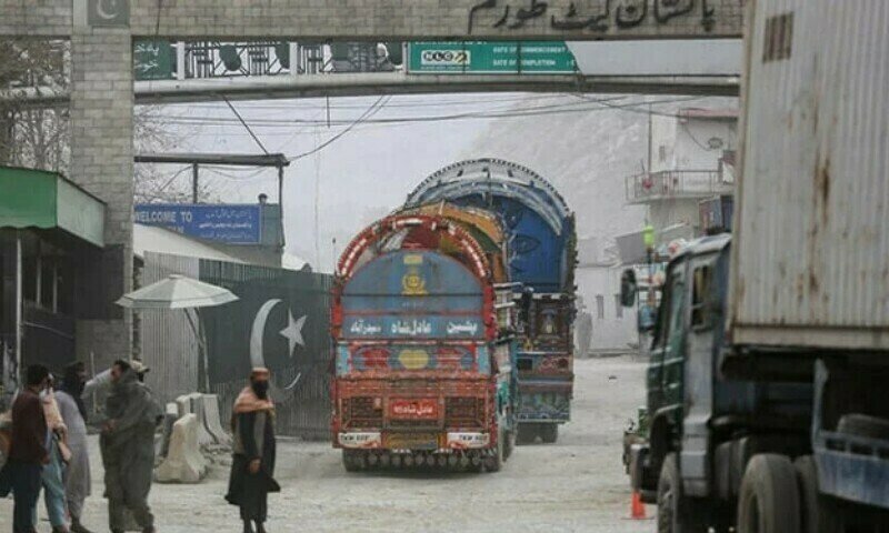 پاکستان کی سخت پالیسی کے بعد افغان ٹرانزٹ ٹریڈ میں 79 فیصد کمی، اسمگلنگ پر قابو پانے کے نتائج آنا شروع 1 2 3