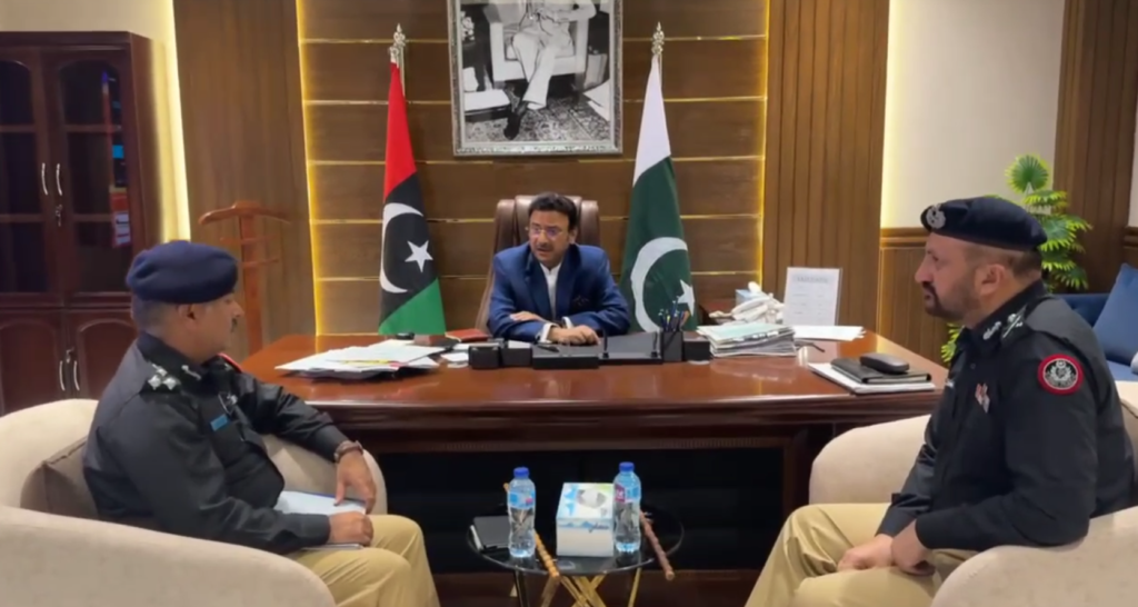 سندھ کے وزیر داخلہ ضیاء الحسن لنجار کی زیر صدارت ٹریفک حادثات کے انسداد پر اہم اجلاس، عوام کے تحفظ کو اولین ترجیح قرار دے دیا۔ 1 Screenshot 2025 02 10 193153