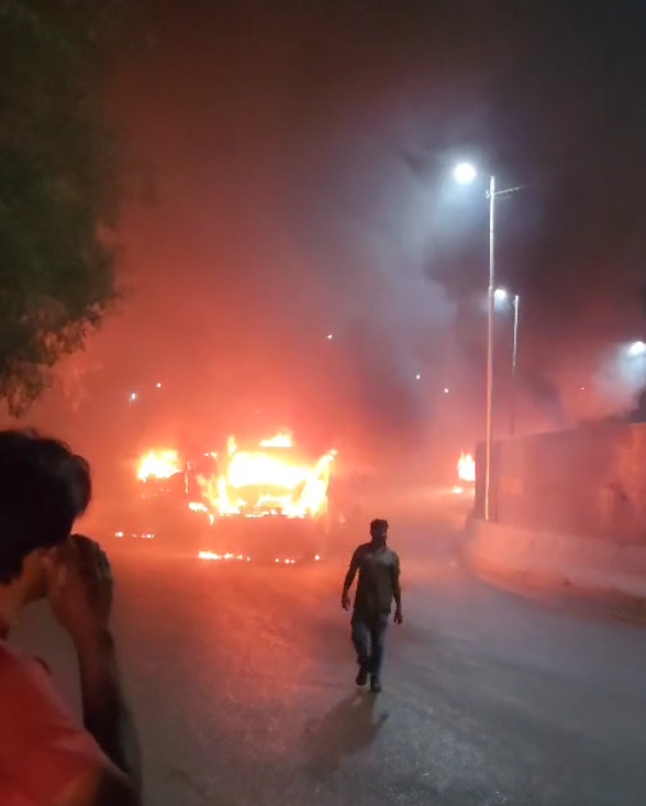 جیل چورنگی، سبزی منڈی روڈ پر ٹریفک حادثے میں 35 سالہ شخص جاں بحق، حادثے کے بعد، ٹینکر کو آگ لگا دی 1 Screenshot 2025 02 17 234640