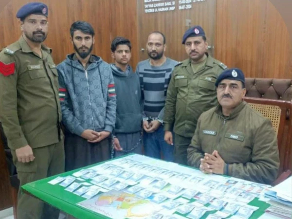 راولپنڈی پولیس کی کامیاب کارروائی: لاکھوں روپے مالیت کے طلائی زیورات اور نقدی برآمد، 3 ملزمان گرفتار 1 rwp crime1739524824 0 600x450 1
