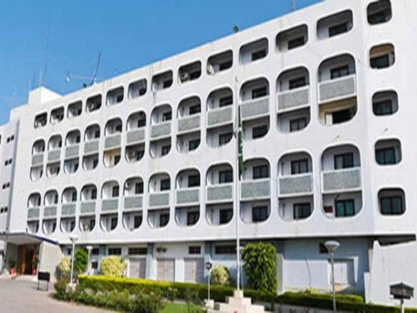 وزارتِ خارجہ کے 2 افسران کو ڈبل تنخواہوں کا انکشاف، پبلک اکاؤنٹس کمیٹی نے انکوائری کا حکم دے دیا 1 2403101 foreingoffice 1668854436 600x450 1