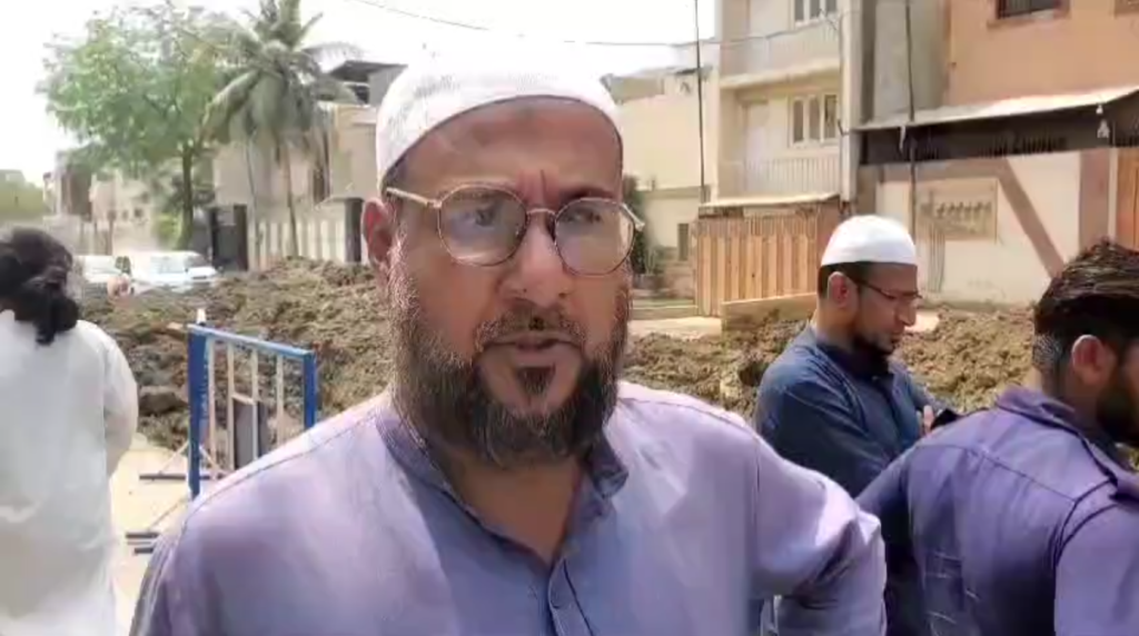 رمضان المبارک میں سیوریج مسائل کے فوری حل کی ہدایت پر ناظم آباد بلاک 4A میں 36 انچ قطر کی ٹرنک سیور لائن کی مرمت مکمل 1 Screenshot 2025 03 14 145056