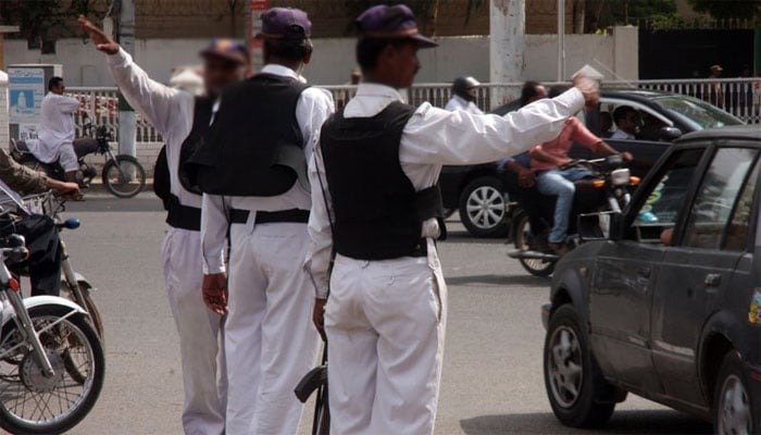 1067837 7640084 traffic police k