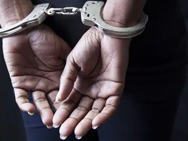 2714662 womanarrested 1727630274