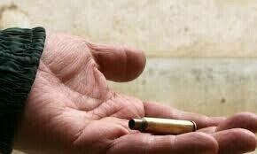 کراچی میں افسوسناک واردات: بیٹے نے 3 لاکھ روپے کی سپاری دے کر باپ کو قتل کروا دیا، پانچ ملزمان گرفتار 1 6