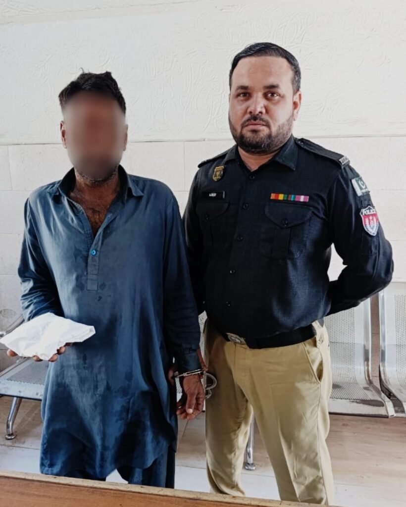 سہراب گوٹھ پولیس کی بڑی کارروائی، بدنامِ زمانہ منشیات فروش گرفتار 1 WhatsApp Image 2025 04 17 at 6.37.52 PM