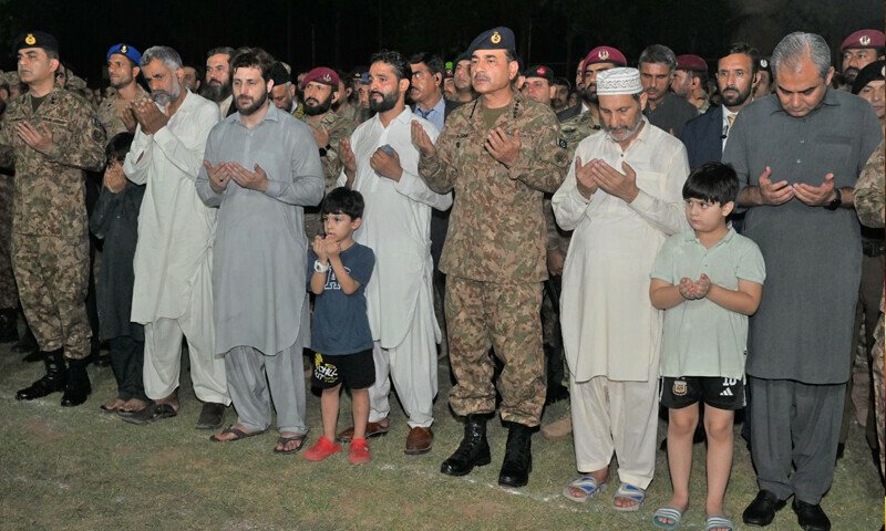راولپنڈی میجر سید معیز عباس شاہ کی نماز جنازہ ادا آرمی چیف سمیت اعلیٰ شخصیات کی شرکت 1 251219339d8e737