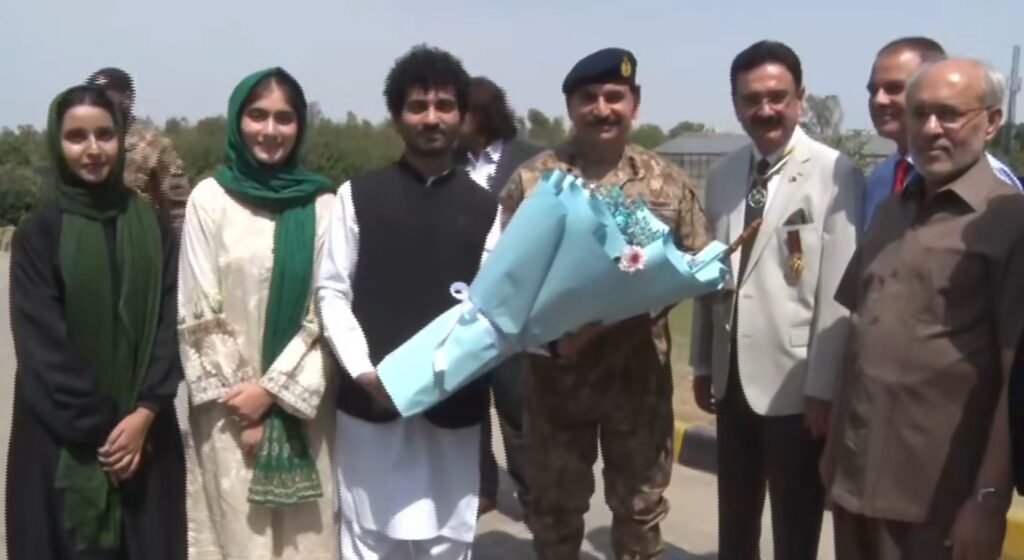 کور کمانڈر لاہور کا پنجاب یونیورسٹی میں اساتذہ و طلبہ سے ملاقات، آپریشن بنیان مرصوص کی کامیابی پر روشنی 1 Screenshot 2025 06 03 201358