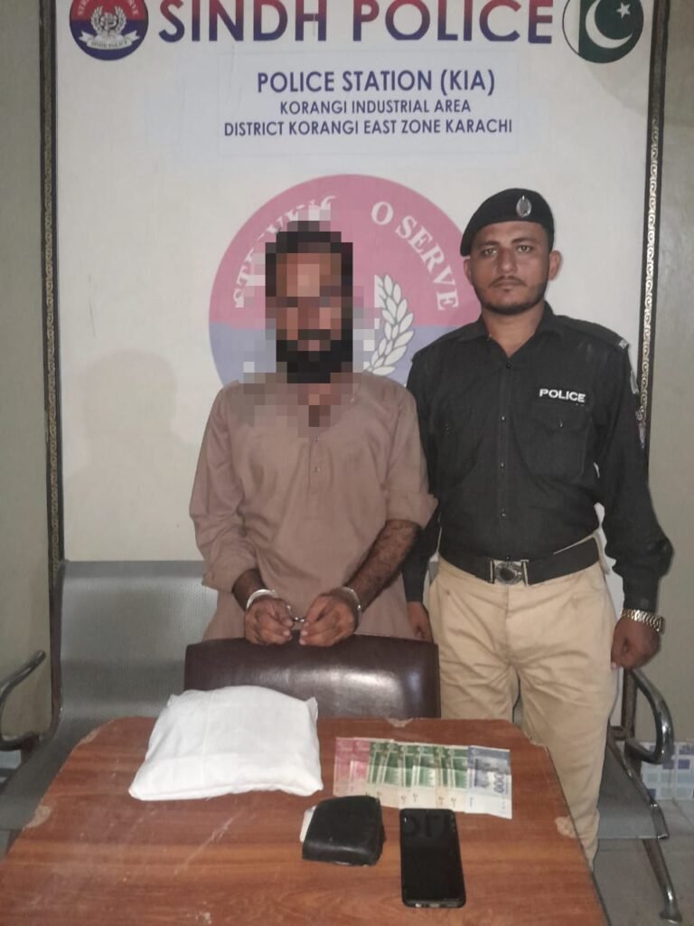 منشیات فروش گرفتار، کورنگی میں 3 کلو سے زائد چرس برآمد 1 WhatsApp Image 2025 06 05 at 8.34.55 PM