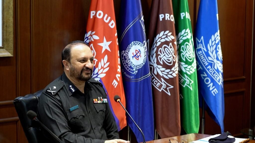 کراچی پولیس کی جرائم پیشہ عناصر کے خلاف کامیاب کارروائیاں، 9 ڈاکو ہلاک، 848 سے زائد ملزمان گرفتار 1 WhatsApp Image 2025 06 30 at 7.02.24 PM