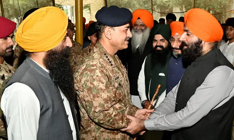 فیلڈ مارشل عاصم منیر کا سیلاب زدہ علاقوں کا دورہ دربار کرتارپور کی بحالی کی یقین دہانی پاک فوج کے ریسکیو آپریشنز جاری 1 2915512599a1ae0