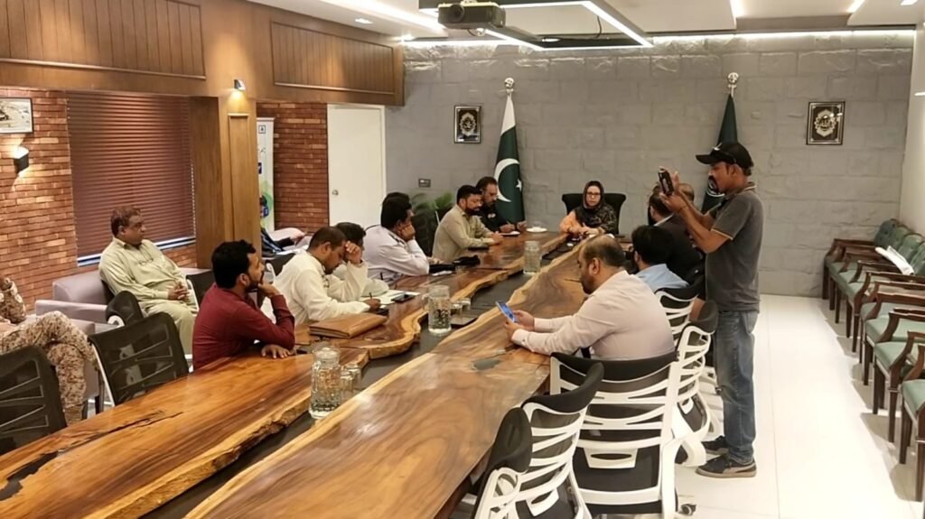 ضلع وسطی میں ٹریفک مینجمنٹ بورڈ کا اجلاس، تجاوزات اور غیر قانونی پارکنگ کے خلاف سخت کارروائی کا فیصلہ 1 WhatsApp Image 2025 09 18 at 8.13.11 PM 1