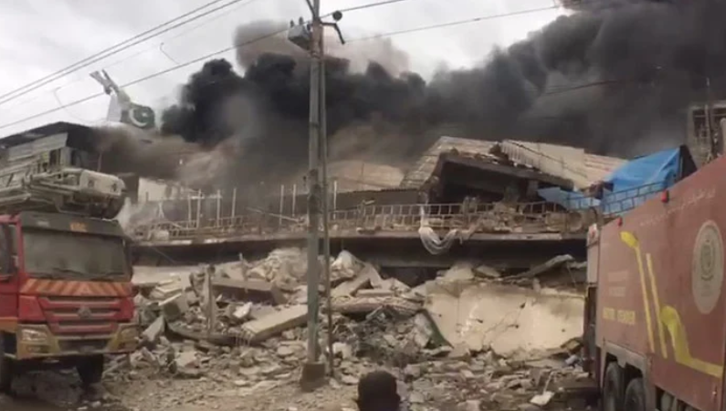 New Karachi Building collapses due to fire in garment factory 8 firefighters injured