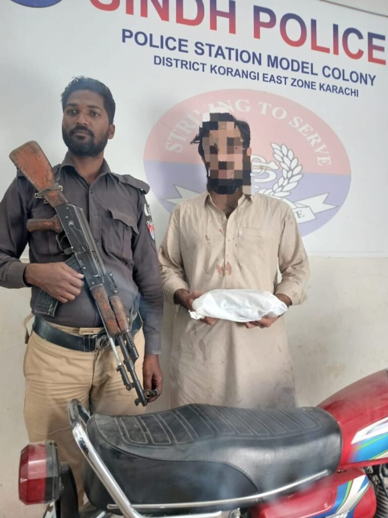 ماڈل کالونی پولیس کی کارروائی، منشیات فروش گرفتار، 2.3 کلو چرس اور نقد رقم برآمد 1 WhatsApp Image 2025 10 14 at 6.10.12 PM