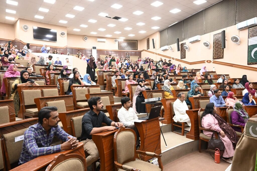 جامعہ کراچی میں فلم فیسٹول، نوجوانوں کی تخلیقی صلاحیتوں کو سراہا گیا 2 WhatsApp Image 2025 10 15 at 7.34.43 PM