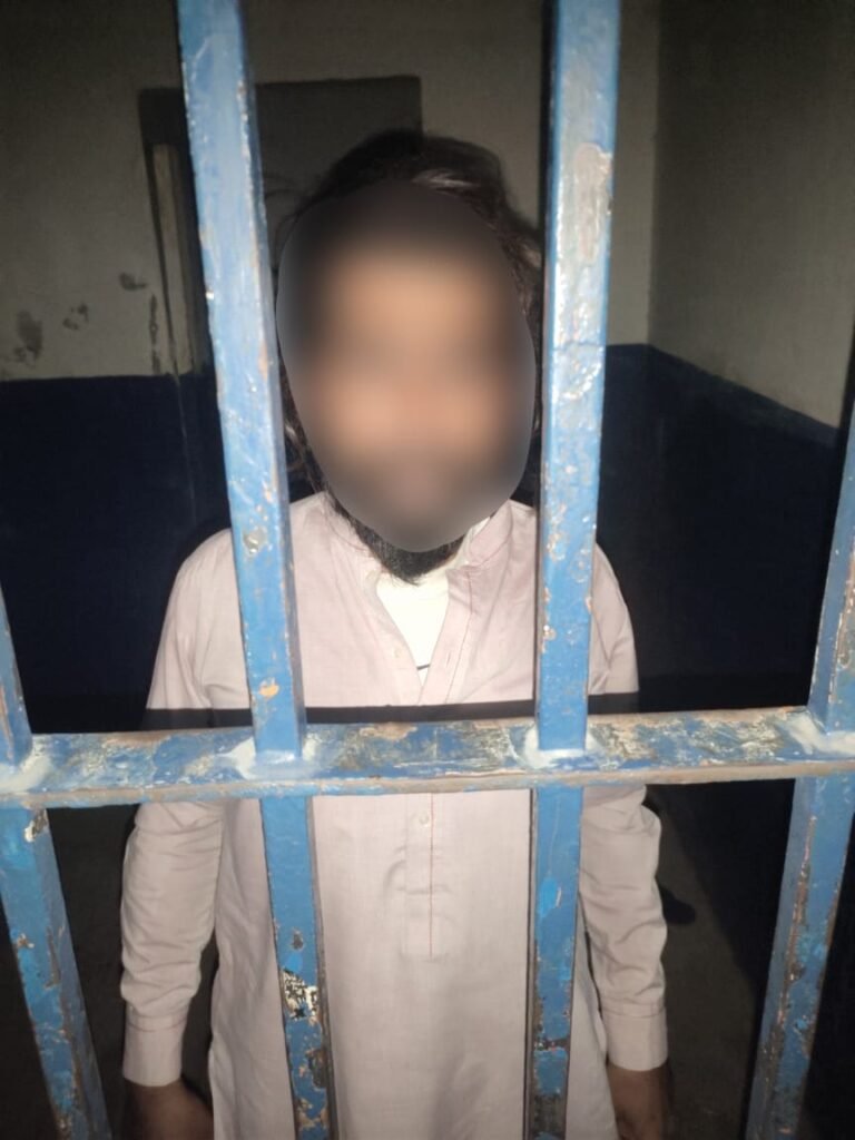 مدینہ کالونی پولیس کی بڑی کارروائی — قتل و ڈکیتی میں ملوث اسٹریٹ کرمنل گرفتار 1 WhatsApp Image 2025 10 29 at 4.19.19 PM
