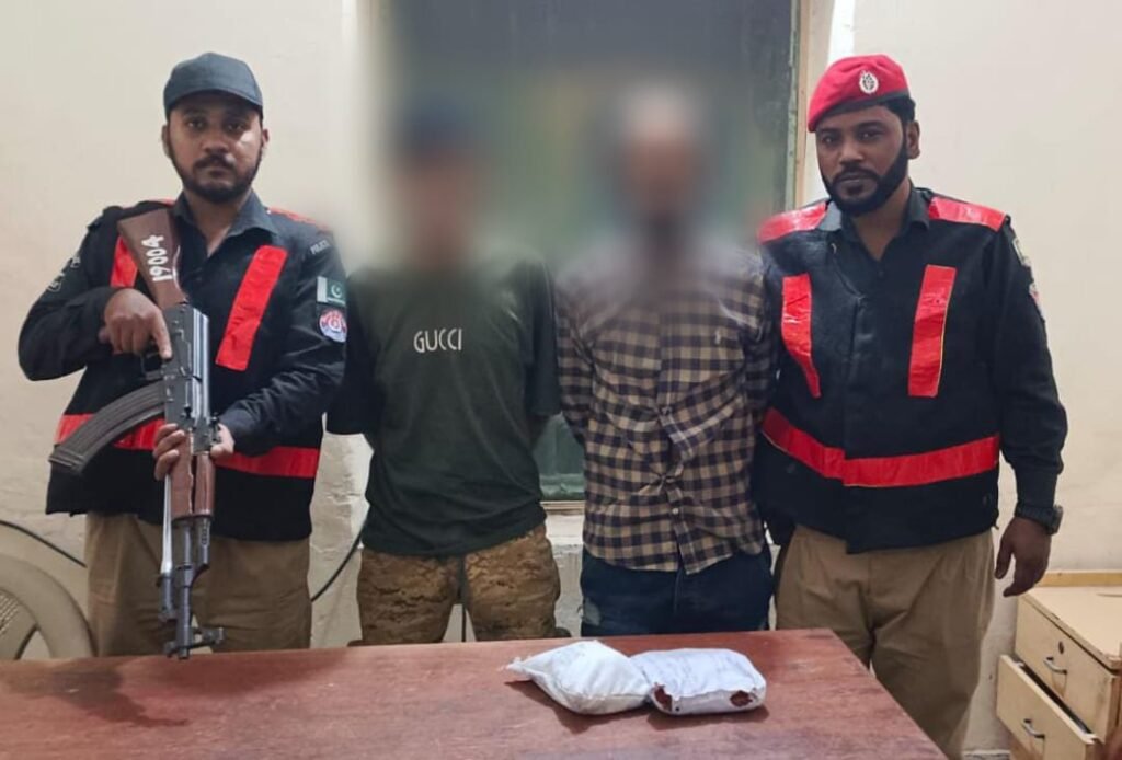 ملیر سٹی میں شاہین فورس کی کارروائی دو منشیات فروش گرفتار چرس اور نقد رقم برآمد 1 WhatsApp Image 2025 11 05 at 4.04.01 PM