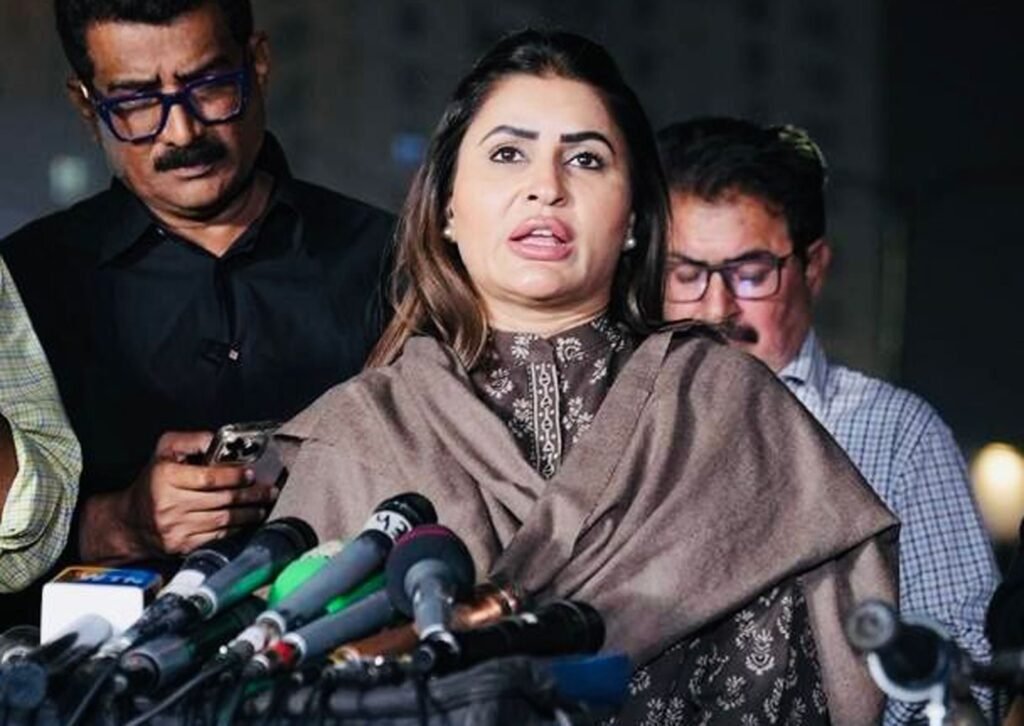 شازیہ مری کی بلاول ہاؤس کے باہر میڈیا بریفنگ، پیپلزپارٹی کی سینٹرل ایگزیکٹو کمیٹی کے اجلاس سے قبل اہم گفتگو 1 WhatsApp Image 2025 11 06 at 9.02.36 PM