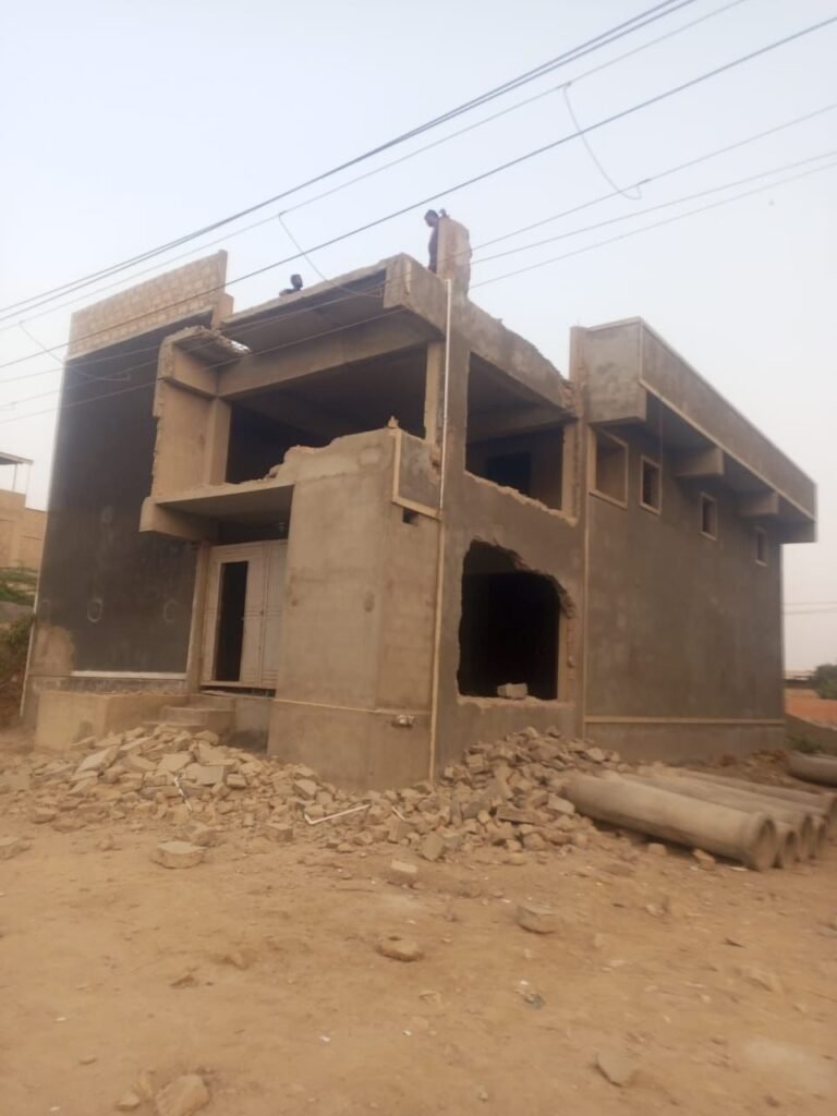 سندھ بلڈنگ کنٹرول اتھارٹی کی غیر قانونی و خطرناک عمارتوں کے خلاف بھرپور کارروائیاں، 1622 عمارتیں مسمار 2 WhatsApp Image 2025 11 07 at 7.14.00 PM