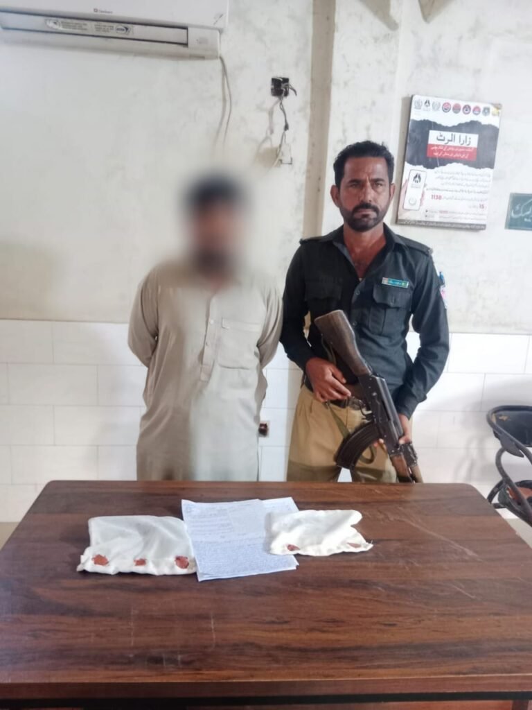 سکھن پولیس کی کارروائی: اسٹریٹ کرائم میں ملوث ملزم گرفتار، اسلحہ برآمد 1 WhatsApp Image 2025 11 21 at 5.48.15 PM