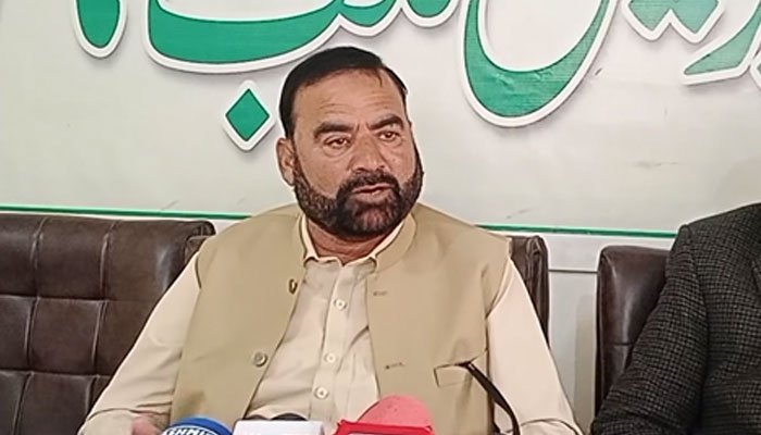 پی ٹی آئی کے تحصیل صدر میجر (ر) طارق محمود کا پارٹی چھوڑنے کا اعلان 1 12