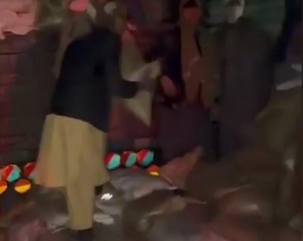 کوئٹہ میں انسدادِ اسمگلنگ کی بڑی کارروائی 70 ارب روپے مالیت کا سامان ضبط 10 ٹرک تحویل میں 1 Screenshot 2025 12 13 165120
