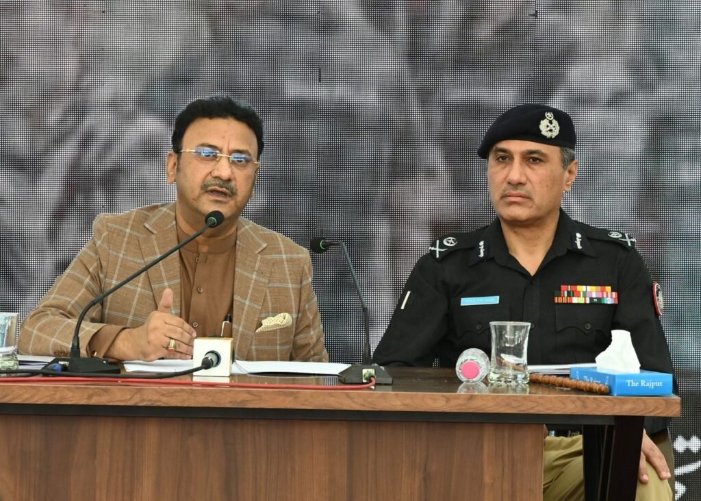 وزیر داخلہ سندھ: کچے کے ڈاکوؤں کے خلاف زیرو ٹالرنس، اہم آپریشنز میں شاندار کامیابیاں 2 WhatsApp Image 2025 12 23 at 6.32.19 PM 1