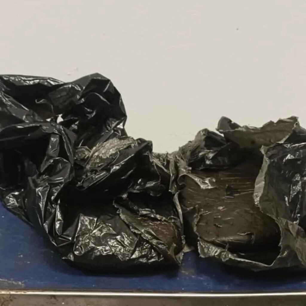 ایئرپورٹس سیکیورٹی فورس کی بڑی کامیابی، اسلام آباد ایئرپورٹ پر 548 گرام چرس برآمد 3 WhatsApp Image 2025 12 25 at 4.31.38 PM 1