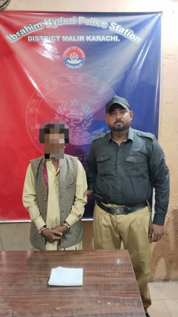 ابراہیم حیدری پولیس کی کارروائی، منشیات فروشی میں ملوث عادی جرائم پیشہ ملزم گرفتار 1 WhatsApp Image 2026 01 21 at 4.44.17 PM