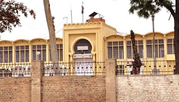 اڈیالہ جیل میں عمران خان کے 25 طبی معائنے کرائے گئے، سابق سپرنٹنڈنٹ کا مؤقف سامنے آگیا 1 427638 2233579 updates