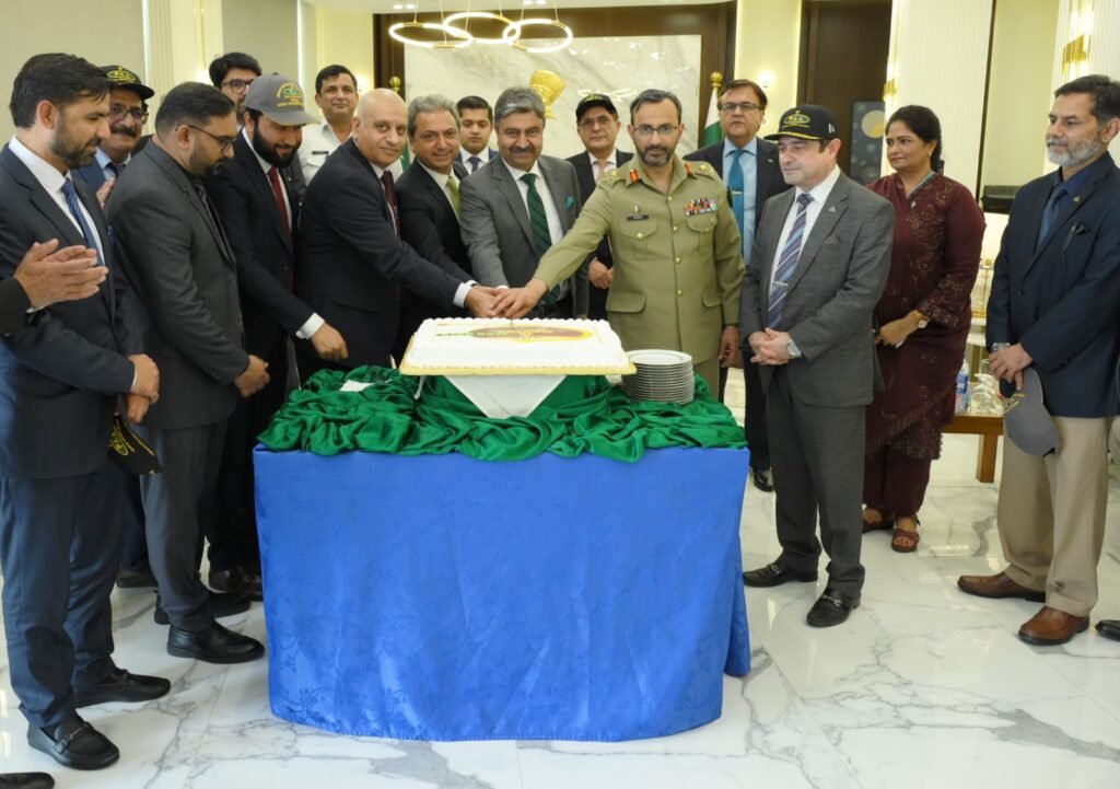 کراچی ایئرپورٹ کا نیا مین رن وے 07L/25R فعال، سیکرٹری دفاع نے افتتاح کردیا 1 WhatsApp Image 2026 02 15 at 3.36.44 PM