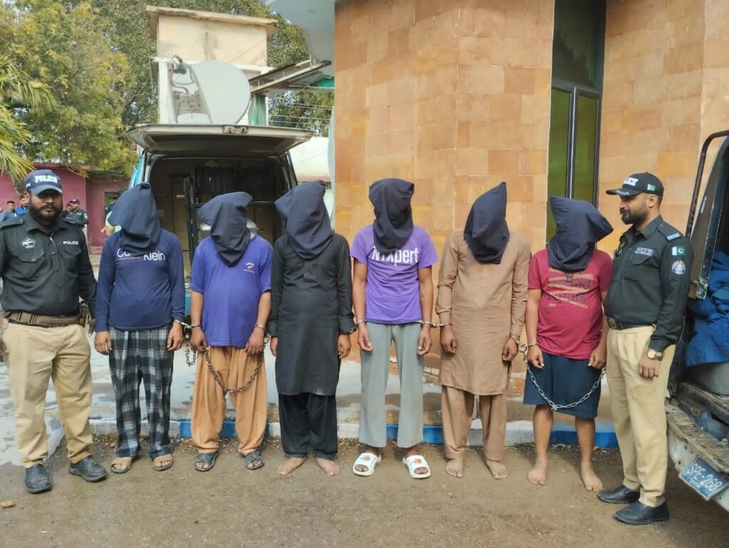 اورنگی ٹاؤن میں جیولری شاپ میں نقب زنی بے نقاب، 15 سالہ ملازم سمیت 5 ملزمان گرفتار 1 WhatsApp Image 2026 02 17 at 5.46.07 PM