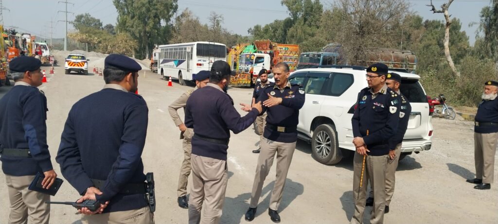 آئی جی موٹروے پولیس کا جی ٹی روڈ کا اچانک دورہ، حفاظتی انتظامات اور انفراسٹرکچر کا جائزہ 2 WhatsApp Image 2026 02 26 at 7.06.12 PM 2