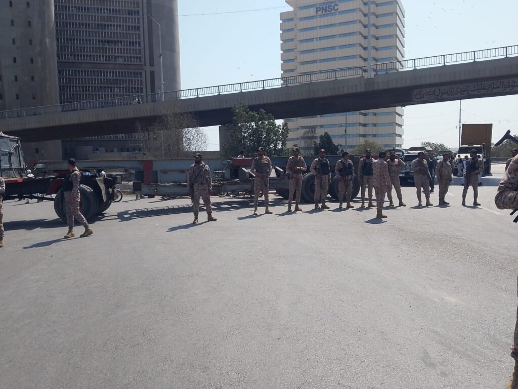 کراچی میں رینجرز کی اضافی نفری تعینات 4 WhatsApp Image 2026 03 01 at 6.26.04 PM 3