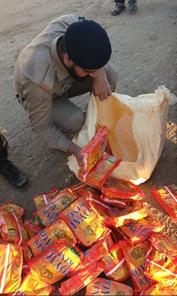 موٹروے پولیس کی کارروائی، مٹیاری کے قریب گاڑی سے بھارتی گٹکا برآمد 2 WhatsApp Image 2026 03 08 at 5.36.08 PM 2 e1772974918691