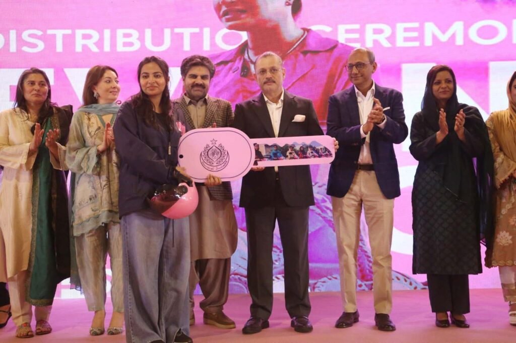 عالمی یومِ خواتین پر سندھ حکومت کی جانب سے 300 پنک الیکٹرک اسکوٹیز تقسیم 2 WhatsApp Image 2026 03 08 at 7.05.19 PM 1