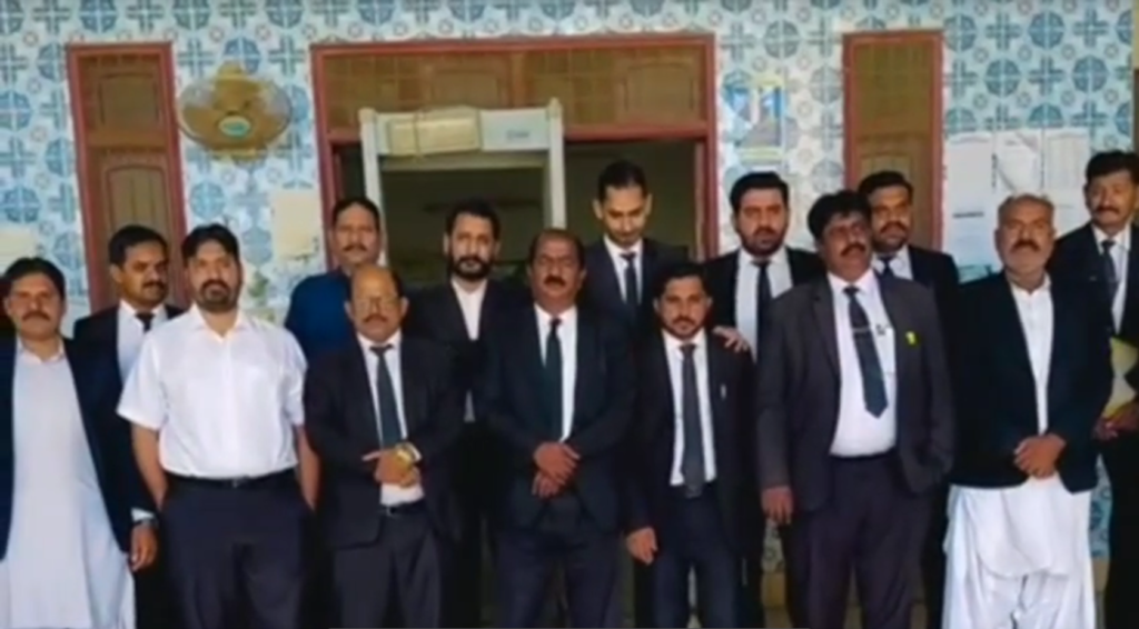 مٹیاری: وکلاء کا پیٹرولیم قیمتوں کے خلاف عدالتی بائیکاٹ 1 Screenshot 2026 04 03 173541