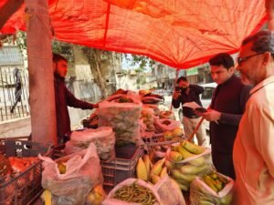 ناظم آباد میں گراں فروشوں کے خلاف کریک ڈاؤن، دکانیں سیل 8 WhatsApp Image 2026 04 07 at 2.45.32 PM 2