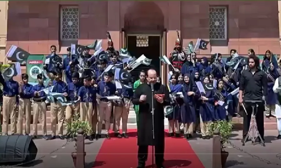 معرکۂ حق کی مناسبت سے مزارِ اقبال پر پروقار تقریب، مفکرِ پاکستان کو شاندار خراجِ عقیدت 1 مزار اقبال