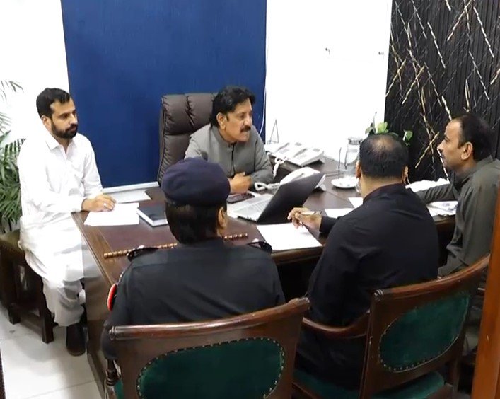 سی ایم ہاؤس کمپلینٹ سیل میں عوامی شکایات کا سلسلہ جاری، صوبائی وزیر علی حسن زرداری نے شہریوں کے مسائل سن کر فوری احکامات جاری کر دیے 1 Screenshot 2026 05 22 201710