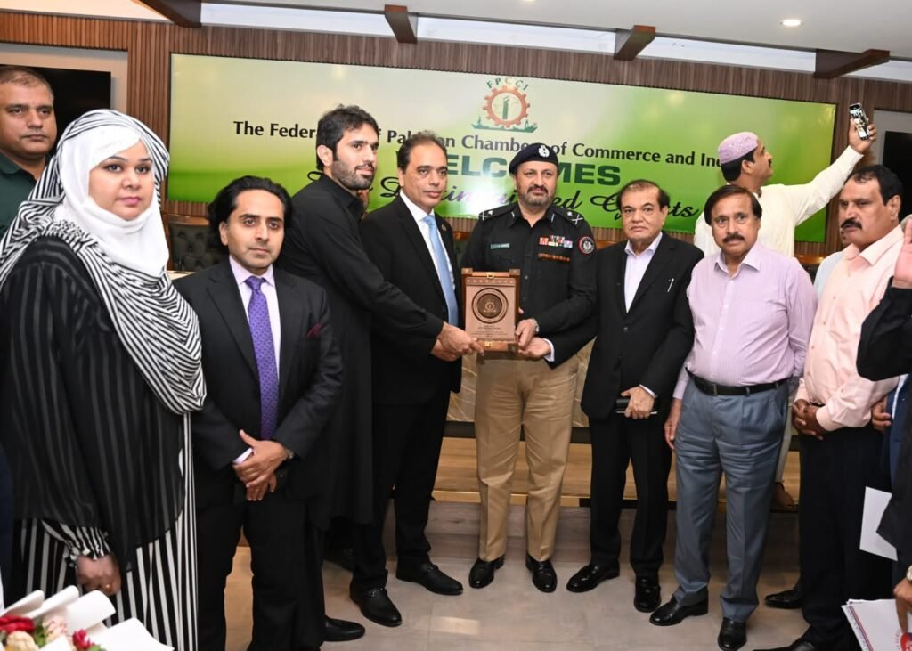 آئی جی سندھ جاوید عالم اوڈھو کی FPCCI آمد، تاجر برادری کا امن و امان کی بہتری پر بھرپور اعتماد کا اظہار 3 WhatsApp Image 2026 05 14 at 9.39.43 PM 1
